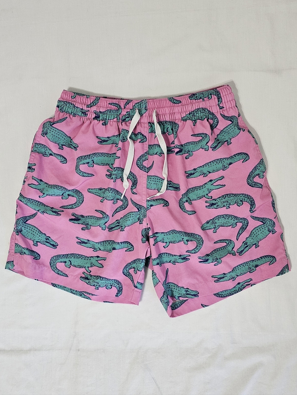 Chubbies Men’s Small Pink Alligator Swim Trunks 5.5” Inseam
